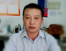 黑色，短腿，截尾，胸前白色1807...