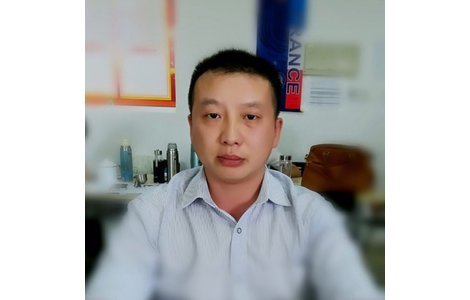 黑色，短腿，截尾，胸前白色1807...