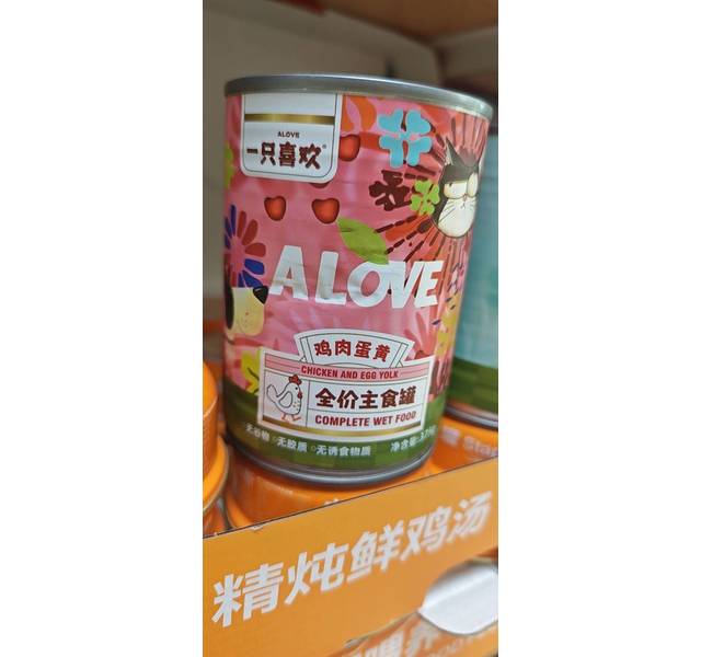 一只喜欢全价主食罐鸡肉蛋黄