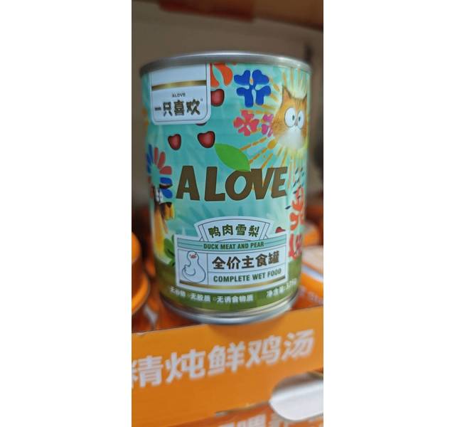 一只喜欢全价主食罐鸭肉雪梨