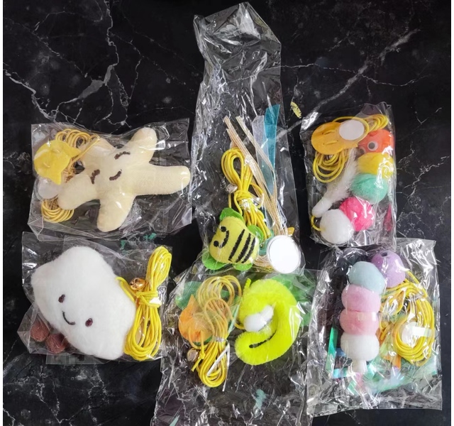 挂门式毛毛虫荡秋千逗猫弹力绳