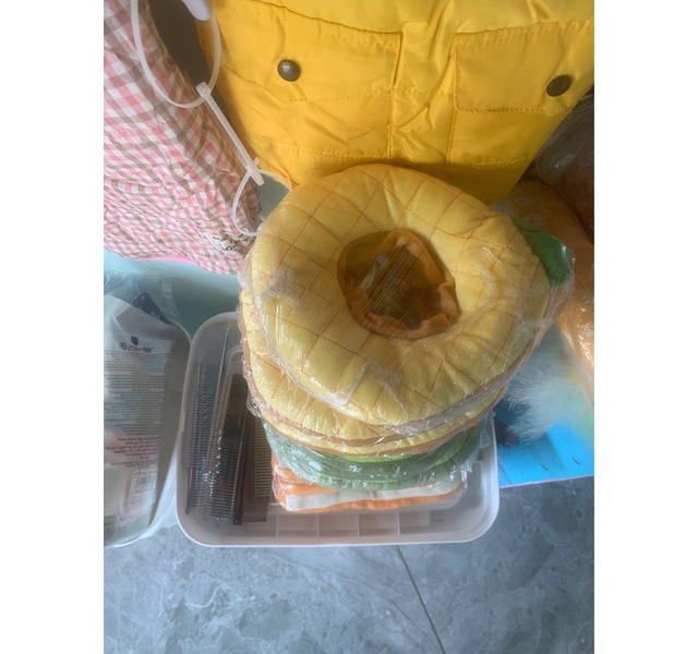 伊丽莎白圈菠萝牛油果面包片