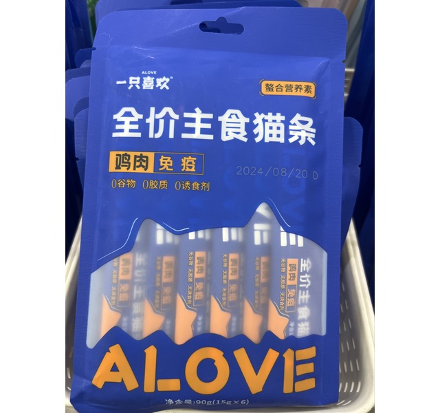 一只喜欢鸡肉益生菌猫条 10送5