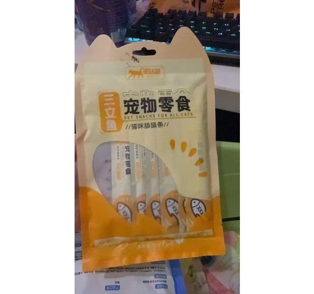 猫咪舔舔条三文鱼味